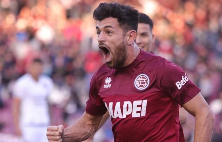 Lanús celebró de la mano de Lautaro Acosta cuando se terminaba el partido.