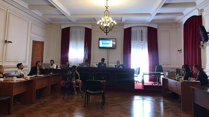 El juicio es llevado adelante por el Tribunal Oral Federal 1 de La Plata. El juicio es llevado adelante por el Tribunal Oral Federal 1 de La Plata.