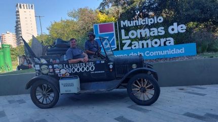 Los conductores del Ford T pasaron por Lomas.