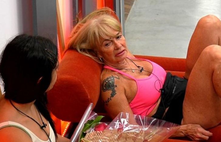 Charla entre Rosina e Isabel.