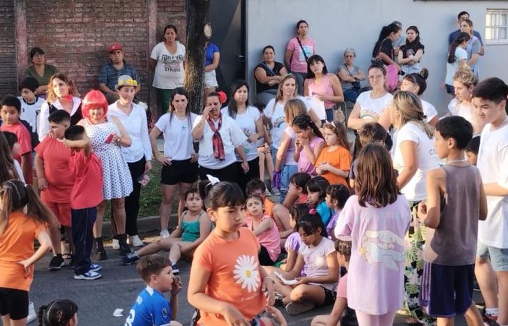 Durante todo el año cuentan con apoyo escolar, talleres de arte y actividades físicas.