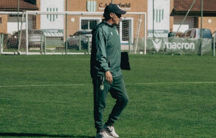 Troglio, dolido tras la goleada.