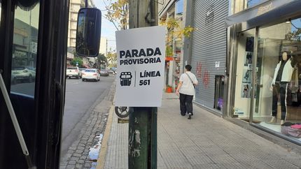 En el centro de Lomas habilitaron paradas provisorias de colectivos.