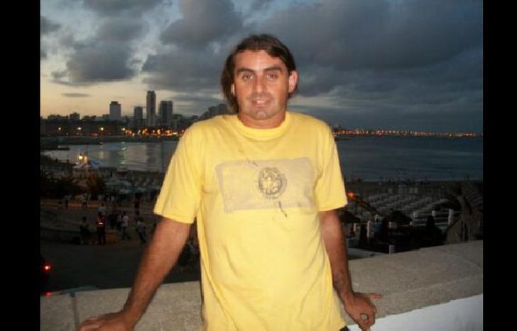 Eduardo tiene 43 años y es uno de los referentes solidarios más reconocidos de Temperley.