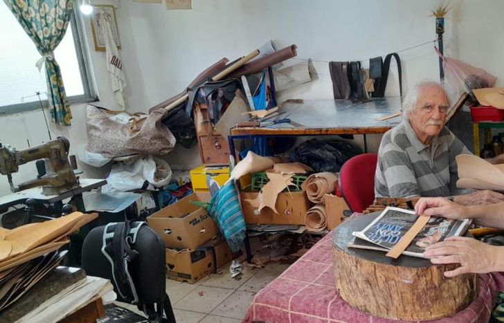 Alberto y María comparten la vida y la pasión por la artesanía. Son un ejemplo de vida.