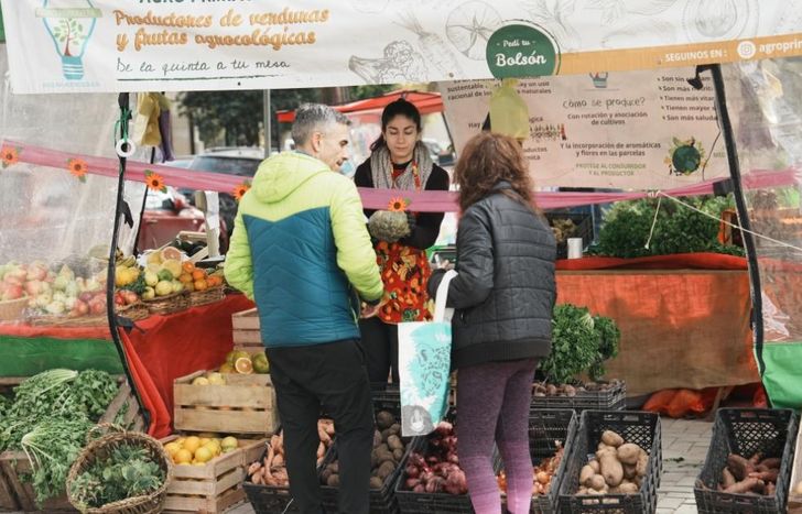 El mercado fomenta el consumo responsable y los hábitos saludables.