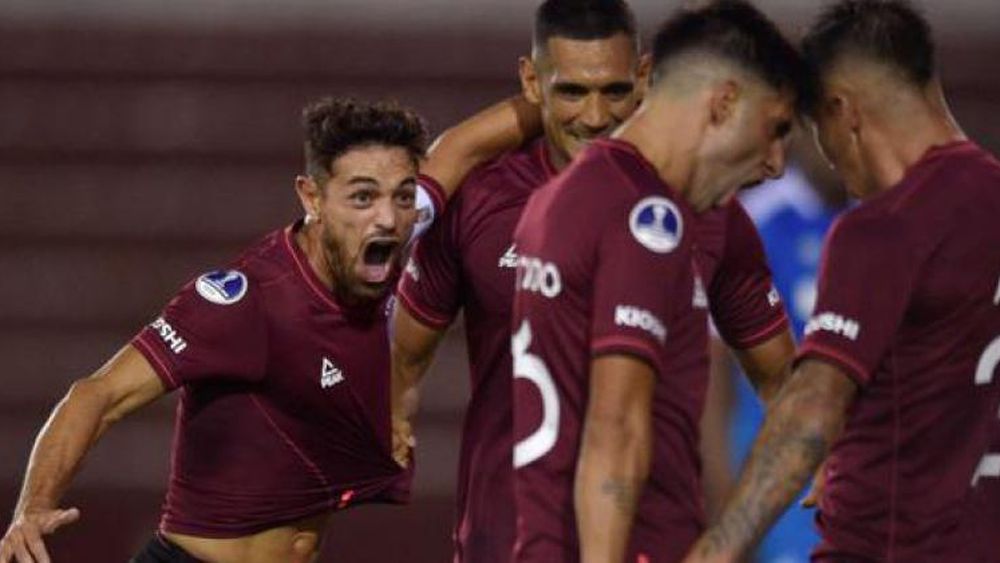 Lanús llega de eliminar a la Universidad Católica de Ecuador.