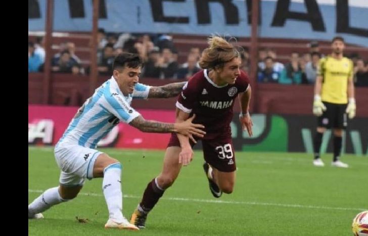 Su debut fue contra Racing en la quinta fecha de la Superliga.