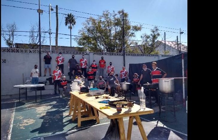 Son ex jugadores pero nunca dejaron de asistir al club que los formó.