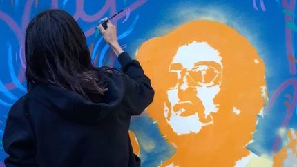 emotivo homenaje a charly garcia en el teatro del municipio