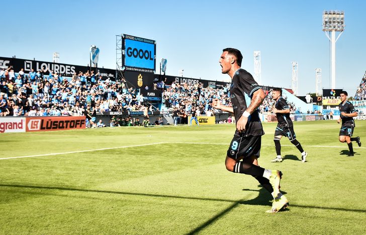 Echeverría convirtió el primero para Temperley.