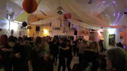 El objetivo es fomentar el baile y el abrazo, tan característicos en el tango y el vals.