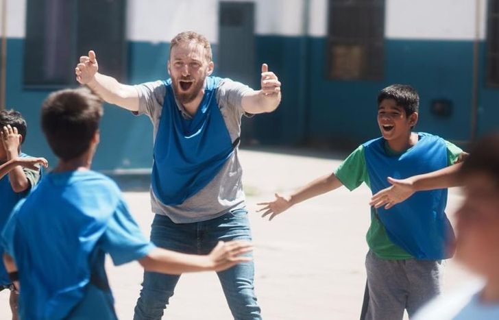 En las escuelas hay actividades deportivas, culturales y recreativas.