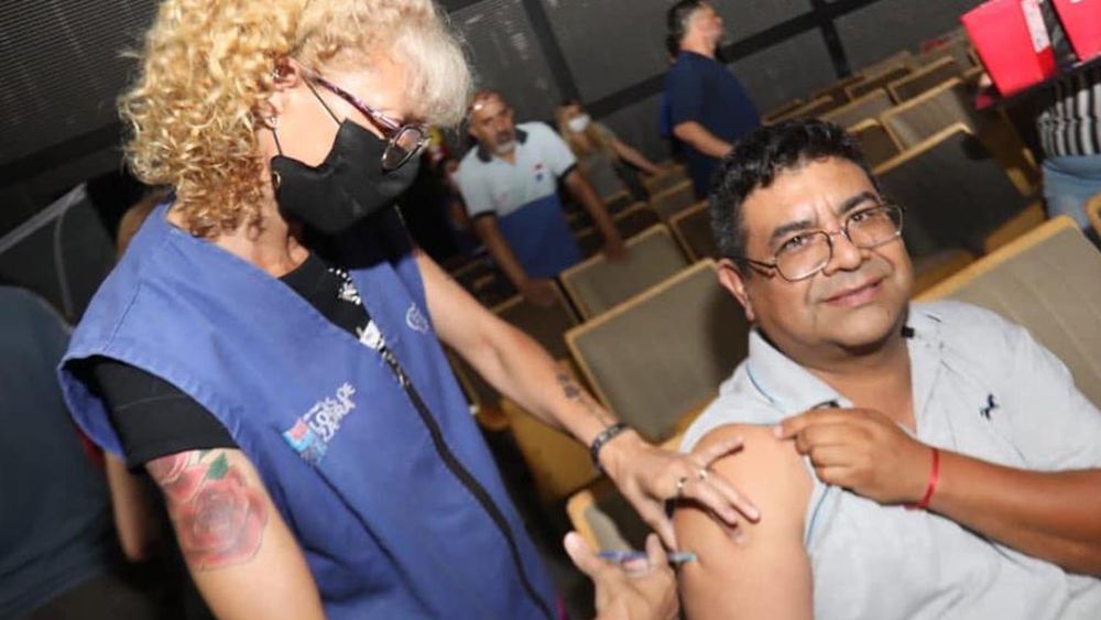 Aplicarán vacunas para adultos y niños desde los 6 meses.