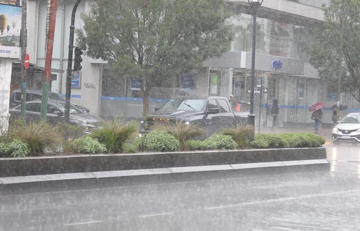 Rige alerta por fuertes tormentas en Lomas de Zamora y el AMBA.