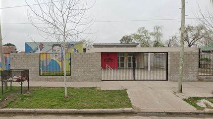 La mujer agredió a una maestra del jardín donde va su hijo.