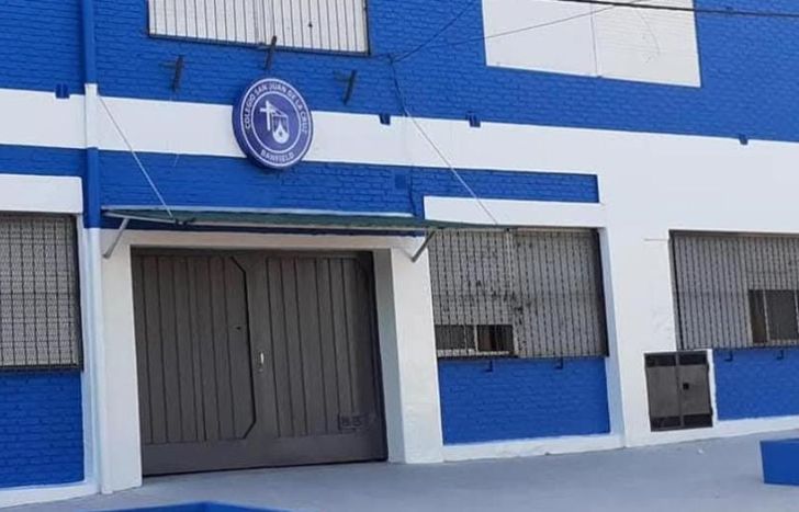 Padres y profes del Colegio San Juan de la Cruz autoconvocados para ayudar a una exalumna.