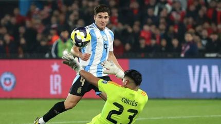 Julián Álvarez le dio la victoria a la Argentina sobre Chile en Santiago.