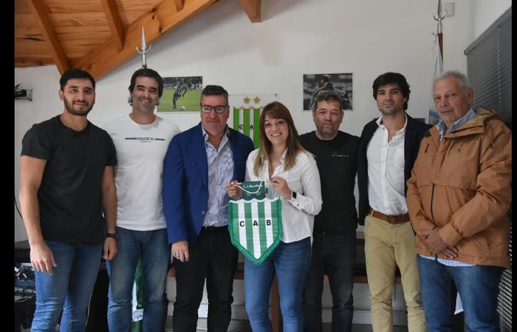 Givova recala en Banfield para vestir al plantel.