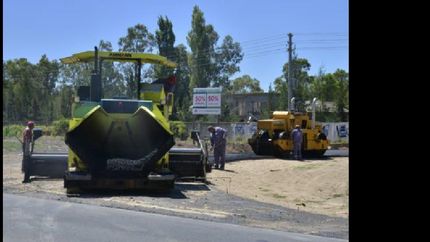 asfaltan el acceso a los countries de canning