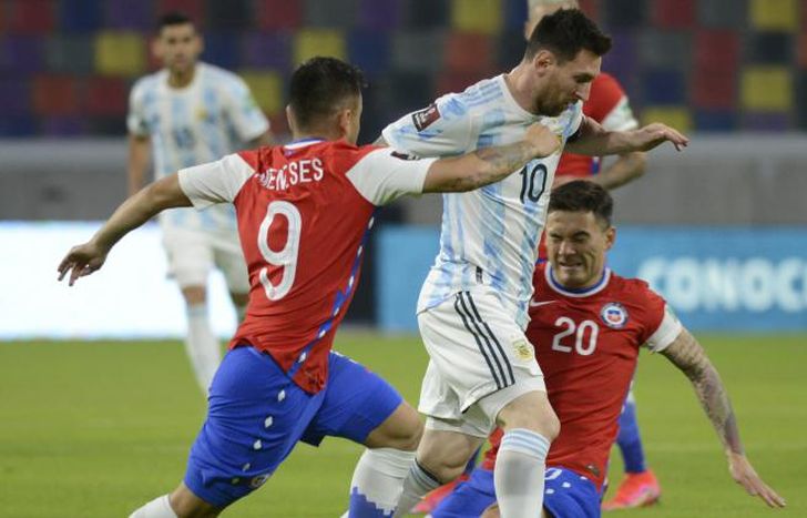 Messi cambió penal por gol en la primera que tuvo.