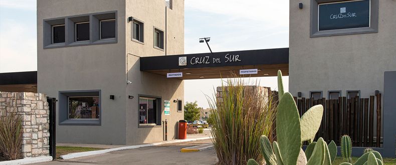 La entrada del barrio Cruz del Sur, en San Vicente.