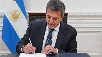 El ministro viaja en un vuelo diferente al de Alberto Fernández.