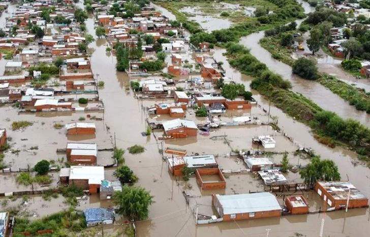 El agua causó estragos en Bahía Blanca.
