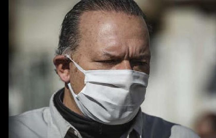 El ministro no presenta síntomas.