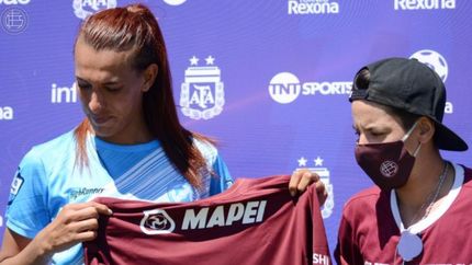 Lanús le hizo un reconocimiento a Mara Gómez. Lanús le hizo un reconocimiento a Mara Gómez.