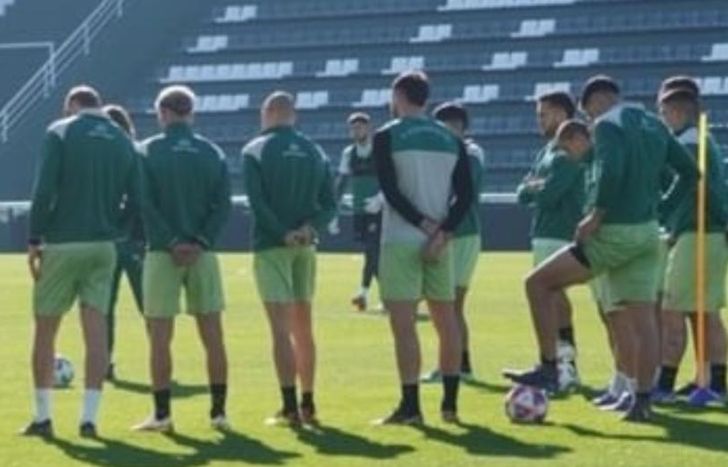 Caído la llegada de Renzo López, Banfield apunta a otro 9.