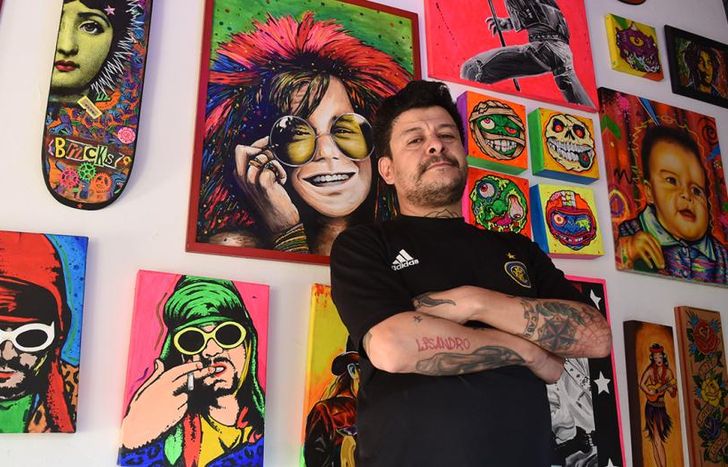 Cristian puso a disposición su casa para compartir el arte con otros colegas.