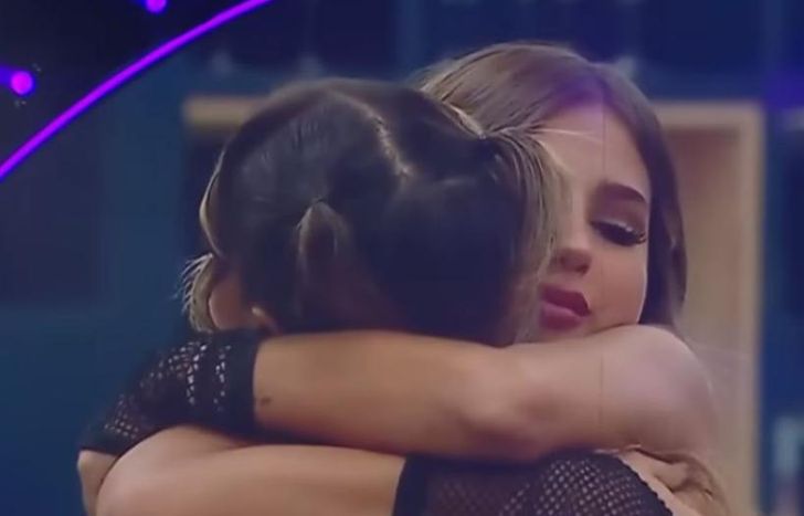 Despedida de las hermanas.