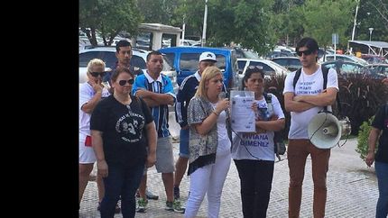 Me hostigaba todo el tiempo, sacó resúmenes de mi tarjeta de crédito y los mandaba a toda mi familia, hasta puse una camarita en la puerta de casa por miedo, porque me perseguía.