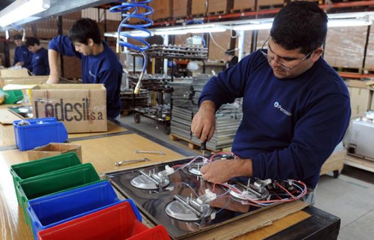 Se reconvertirán los planes sociales en puestos de empleo.