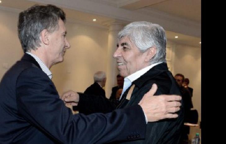 Sube el tono de los cruces entre Macri y Hugo Moyano por la ley antidespidos