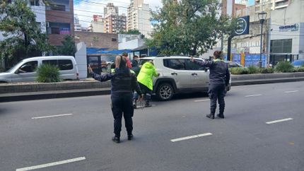 El choque ocurrió en pleno centro de Lomas de Zamora. El choque ocurrió en pleno centro de Lomas de Zamora.