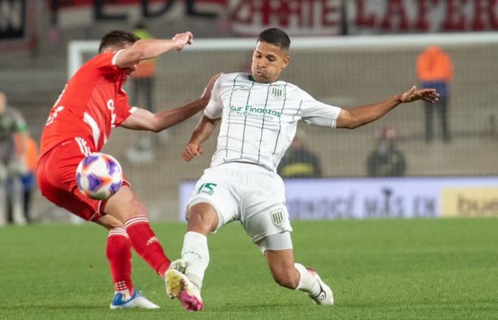El nuevo Banfield - River se jugaría en cancha neutral y con público.