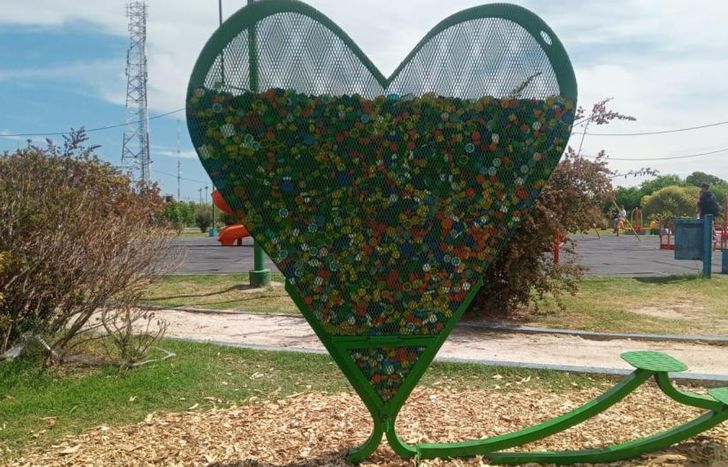 Está instalado en el Parque de Llavallol.