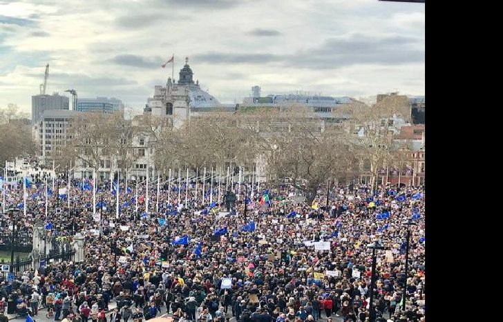 Los manifestantes ocupan las principales calles de Londres y sus arterias.