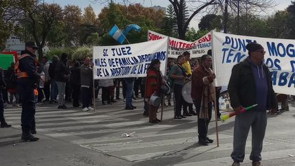 Feriantes cortaron Hipólito Yrigoyen.