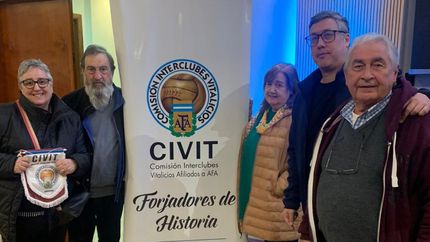 Los representantes del Club Temperley en la primera asamblea en la que participaron.
