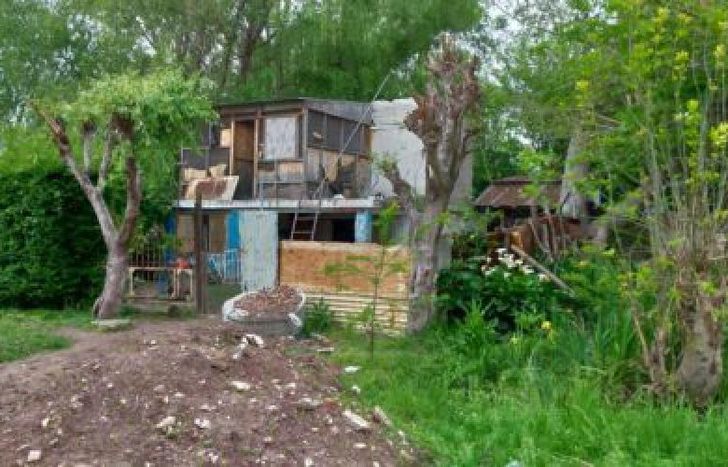 La vivienda fue atacada por los vecinos de la zona.