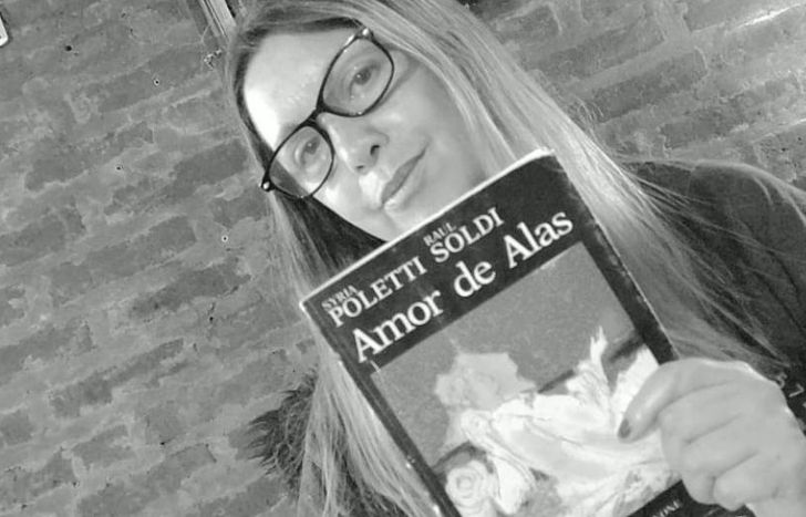 Alejandra pide libro de cuentos en buen estado.