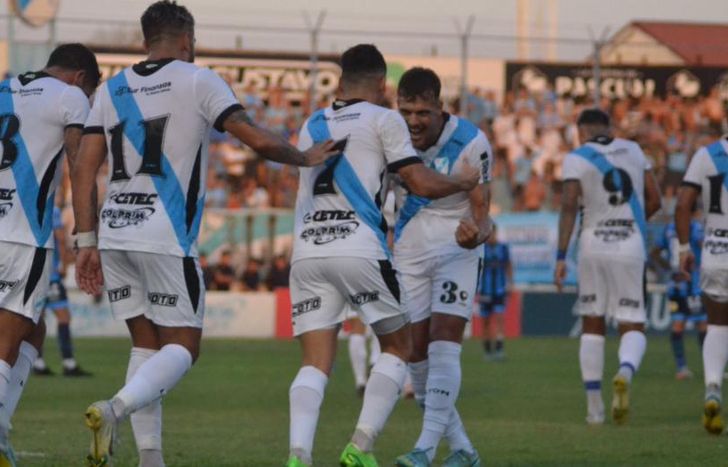 Festejo tras la apertura del marcador.