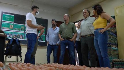 Martín Insaurralde visitó el Centro Avícola de Lomas.