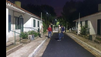 en el barrio pami de llavallol pusieron luces y repavimentaron las calles.