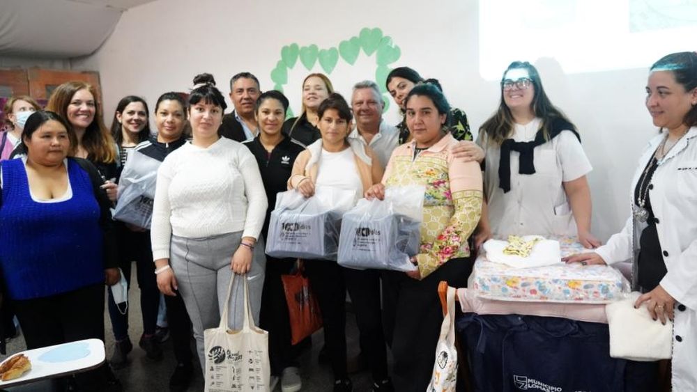 Entregaron kits con elementos para los primeros meses de los bebés.