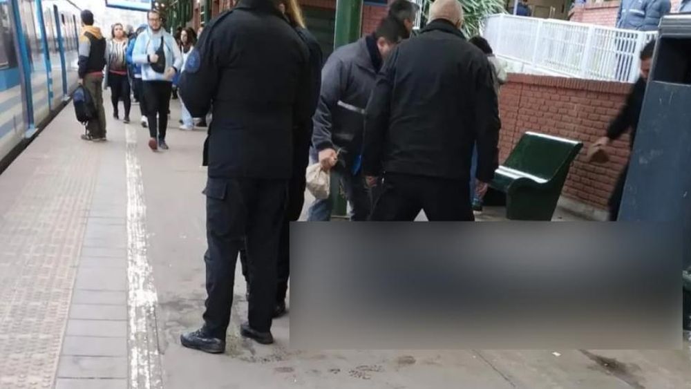 El hombre falleció en el andén de la estación Llavallol.