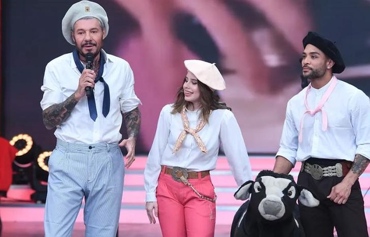 Coti, cerca de un jugador de River.